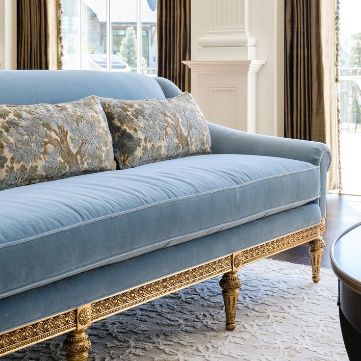  مبل کمل بک (Camelback Sofa) از مد نمیفتد