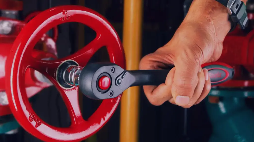 آچار بکس (Socket Wrench):