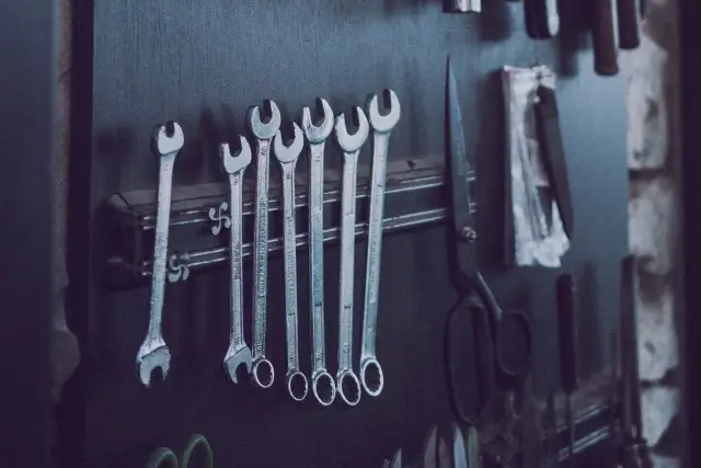 آچار رینگی (Box-End Wrench) یکی دیگر از انواع آچار: